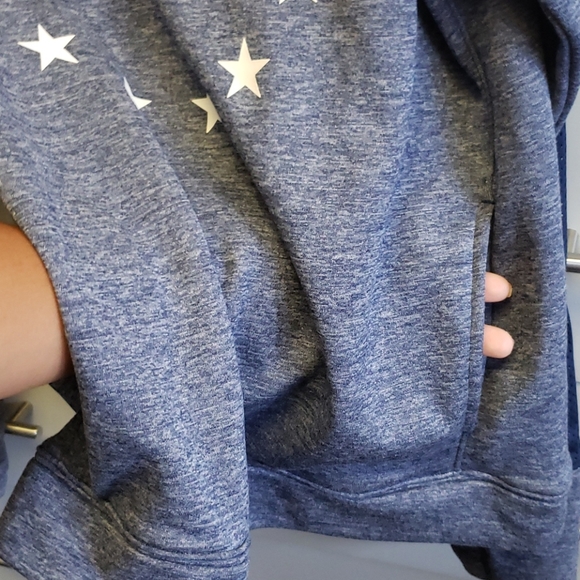 EUC Under Armour Pullover {L} - Picture 5 of 13